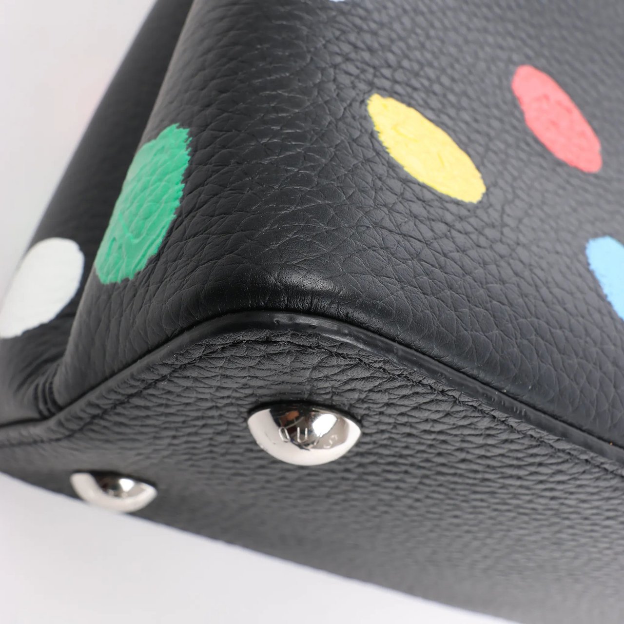 Louis Vuitton Louis Vuitton x Taurillon Capucines MM 2Way Handbag in Black M21663 Zwart