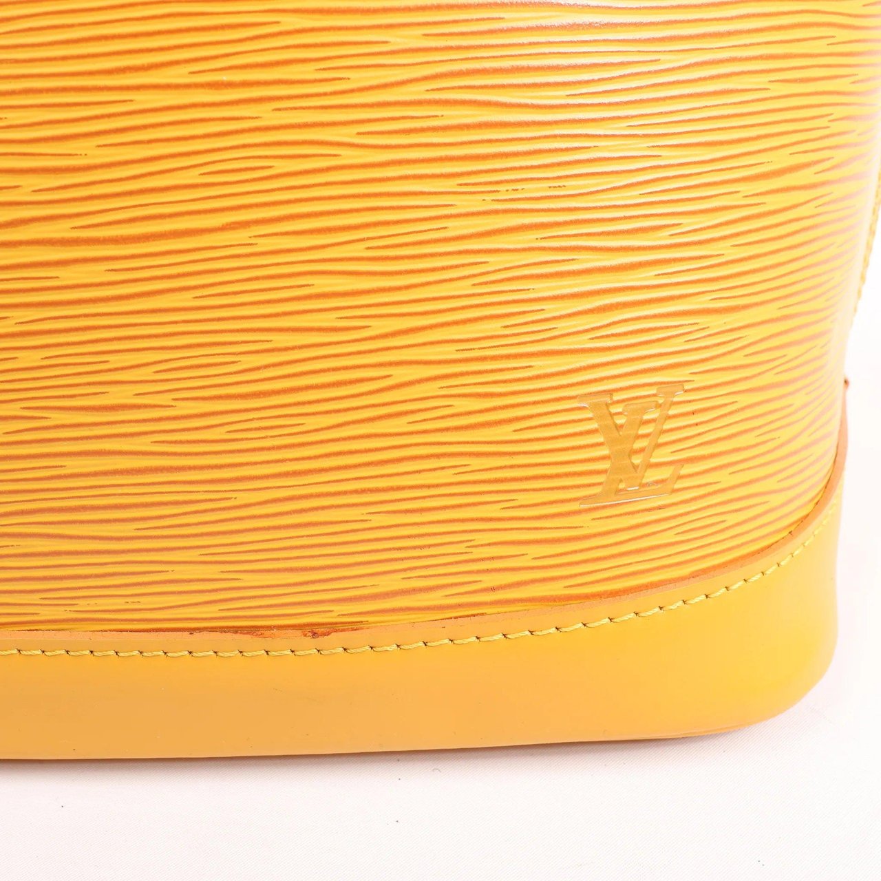 Louis Vuitton Louis Vuitton Alma PM Epi Leather Handbag in Yellow M40619 Geel
