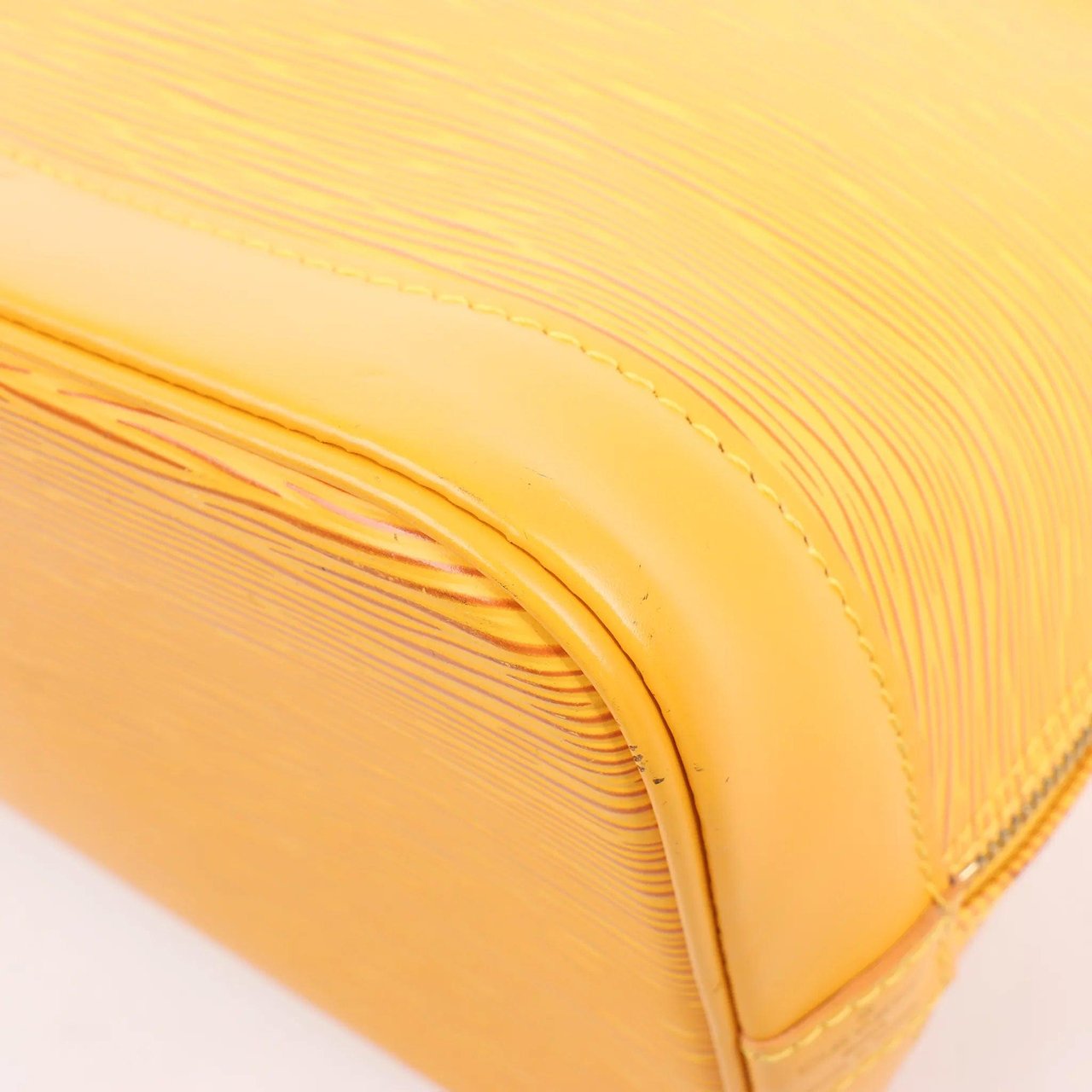 Louis Vuitton Louis Vuitton Alma PM Epi Leather Handbag in Yellow M40619 Geel