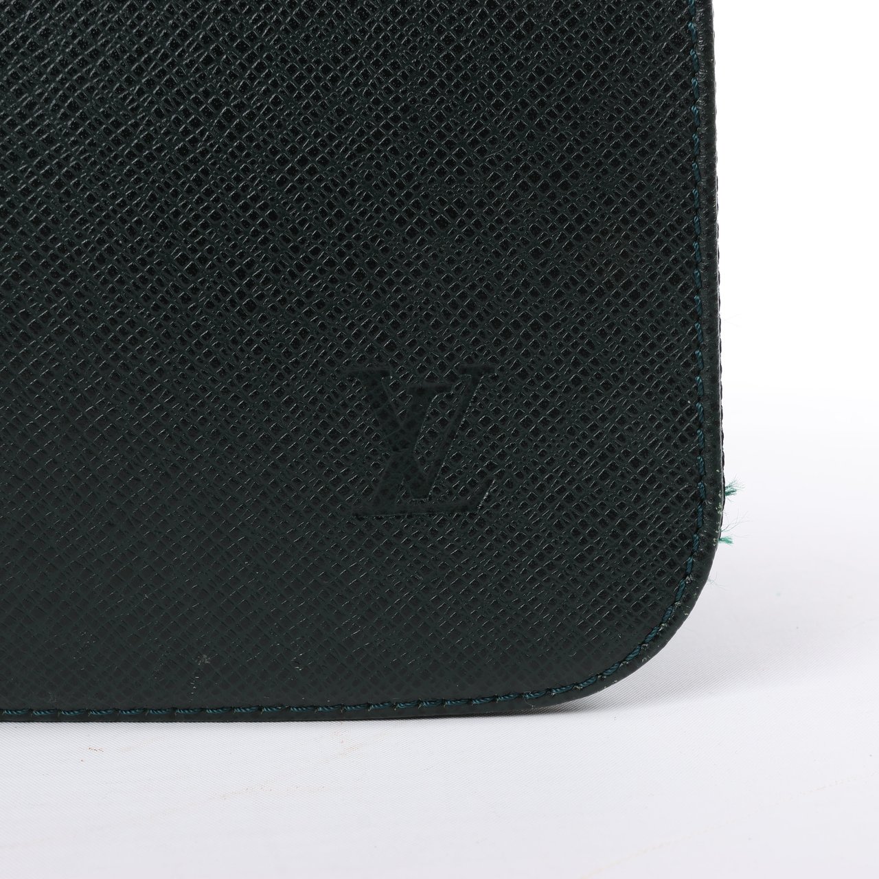 Louis Vuitton Louis Vuitton Viktor Taiga Leather Shoulder Bag in Green M30144 Divers