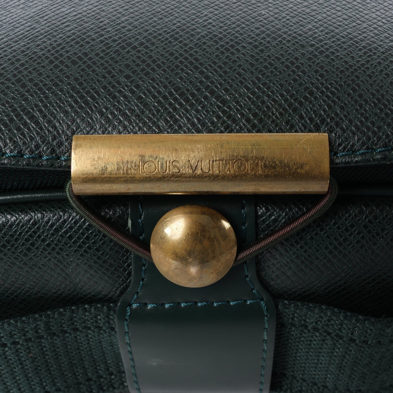 Louis Vuitton Louis Vuitton Viktor Taiga Leather Shoulder Bag in Green M30144 Divers