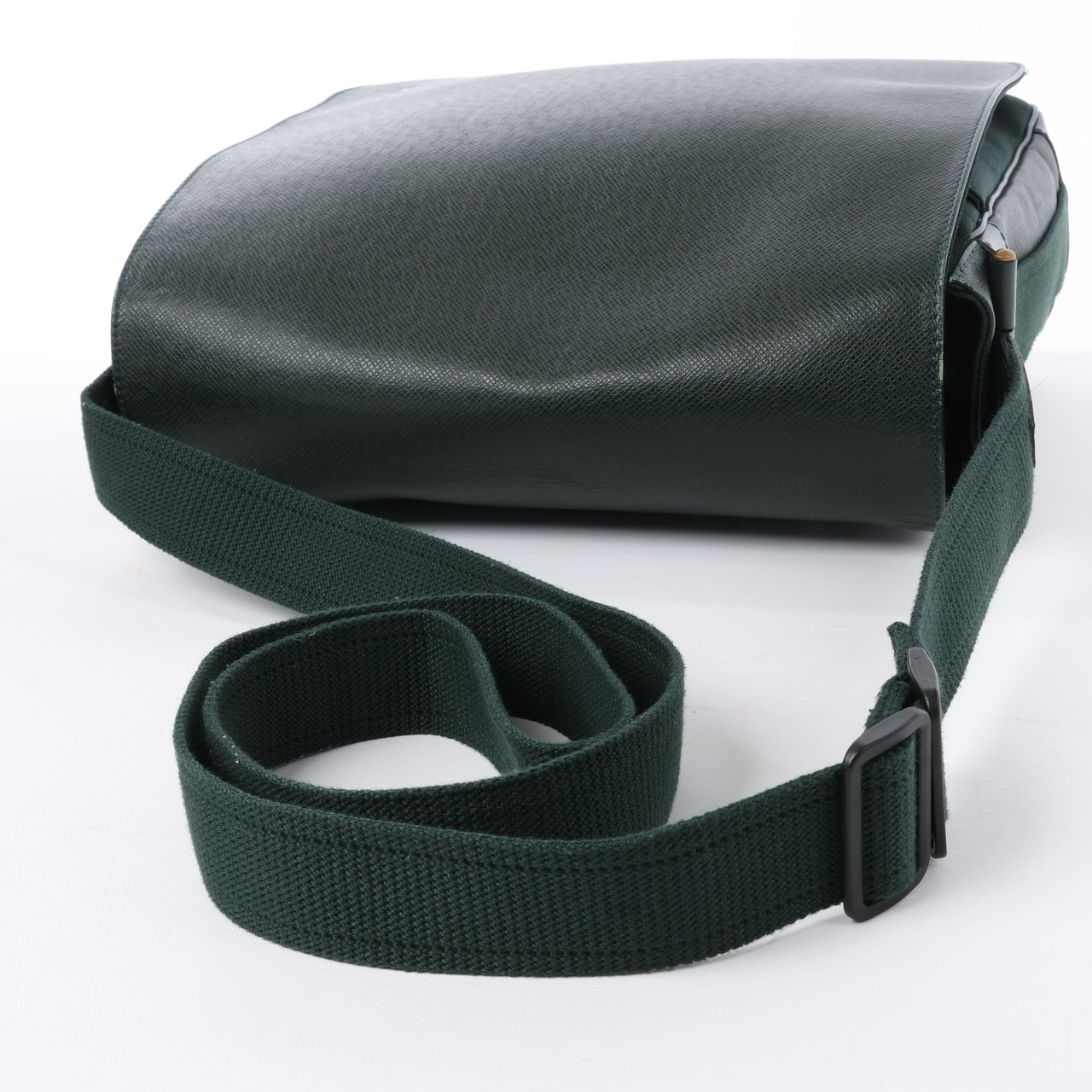 Louis Vuitton Louis Vuitton Viktor Taiga Leather Shoulder Bag in Green M30144 Divers