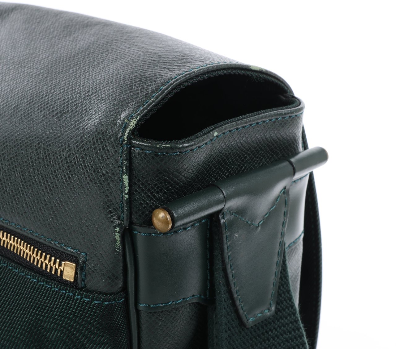 Louis Vuitton Louis Vuitton Viktor Taiga Leather Shoulder Bag in Green M30144 Divers