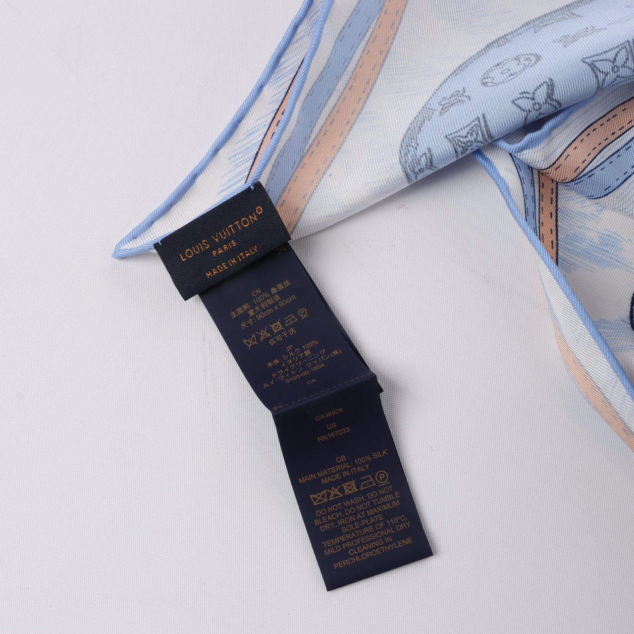 Louis Vuitton Louis Vuitton "up AND away" 100% Silk Scarf in Blue M78448 Blauw