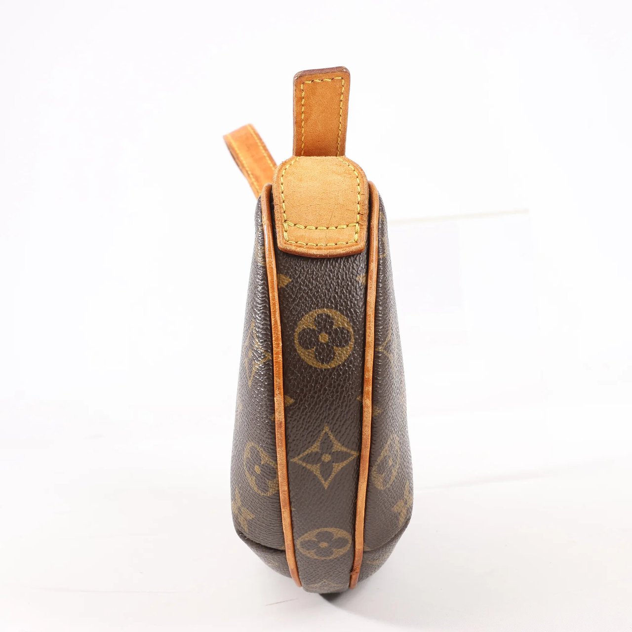 Louis Vuitton Louis Vuitton Monogram Pochette Croissant Shoulder Bag in Brown M51510 Bruin