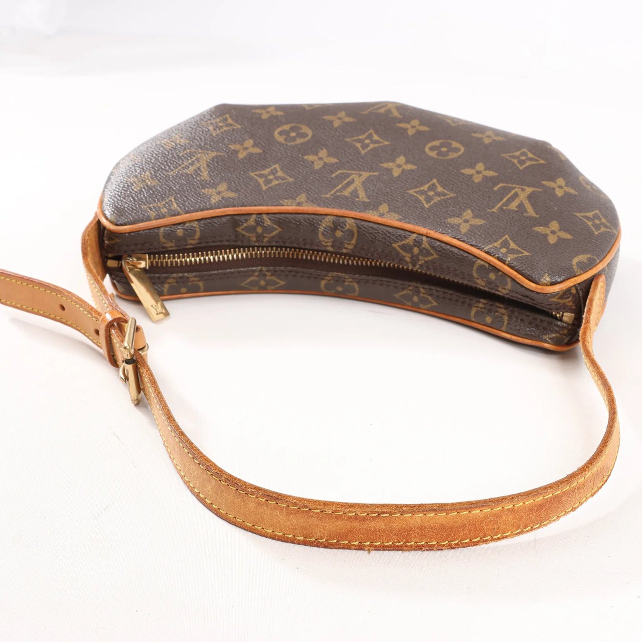 Louis Vuitton Louis Vuitton Monogram Pochette Croissant Shoulder Bag in Brown M51510 Bruin