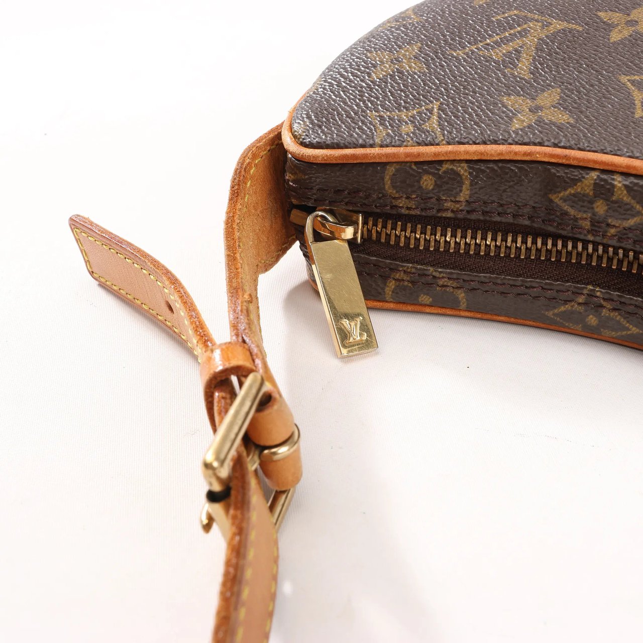 Louis Vuitton Louis Vuitton Monogram Pochette Croissant Shoulder Bag in Brown M51510 Bruin