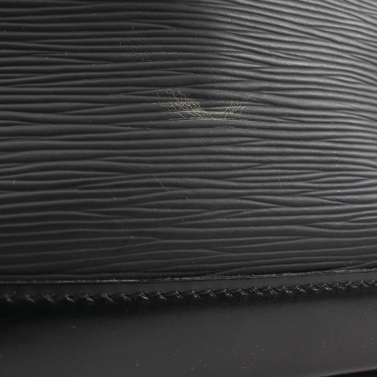 Louis Vuitton Louis Vuitton Epi Leather Alma PM Handbag in Black M52142 Zwart