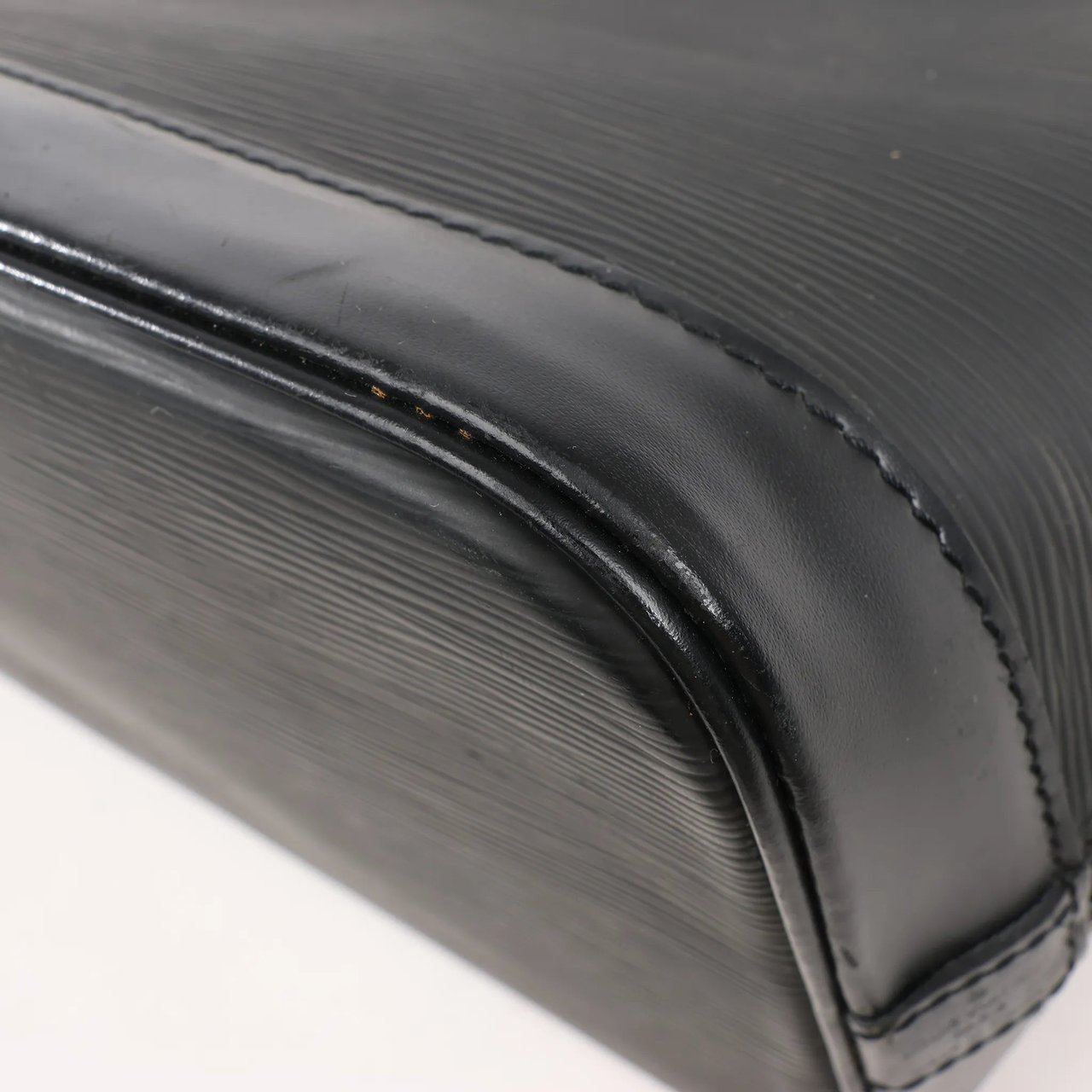 Louis Vuitton Louis Vuitton Epi Leather Alma PM Handbag in Black M52142 Zwart