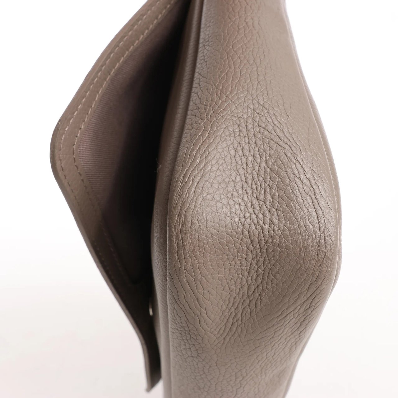 Louis Vuitton Louis Vuitton Essentiel Taurillon Clemence Crossbody Bag in Gray M94446 Grijs