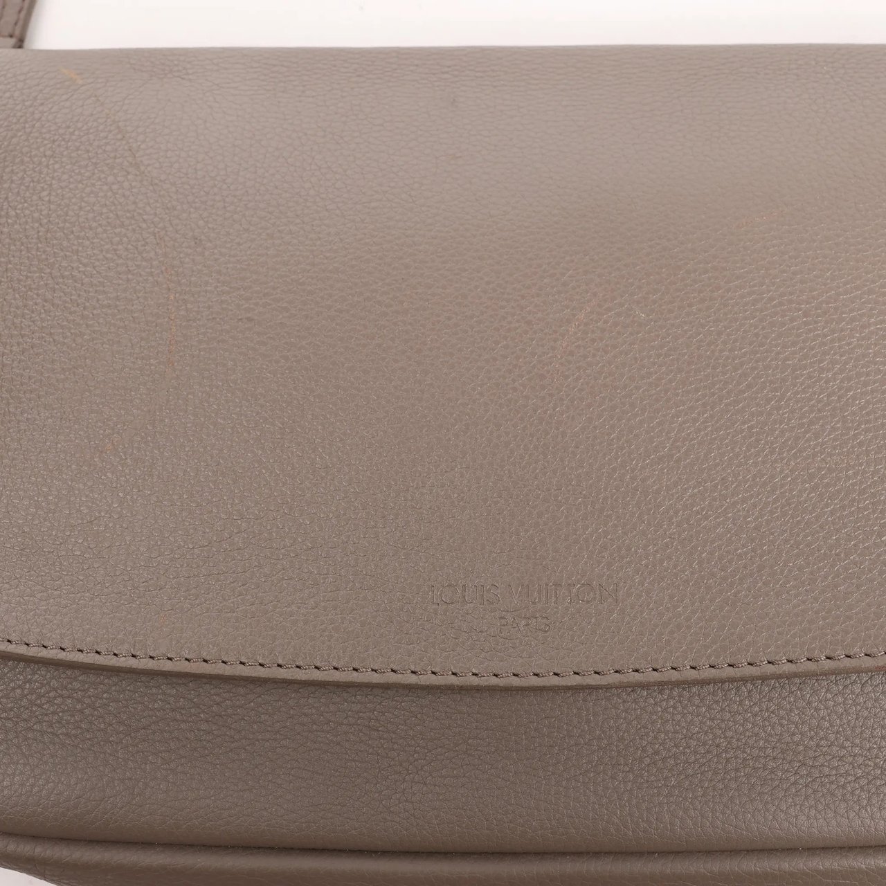 Louis Vuitton Louis Vuitton Essentiel Taurillon Clemence Crossbody Bag in Gray M94446 Grijs