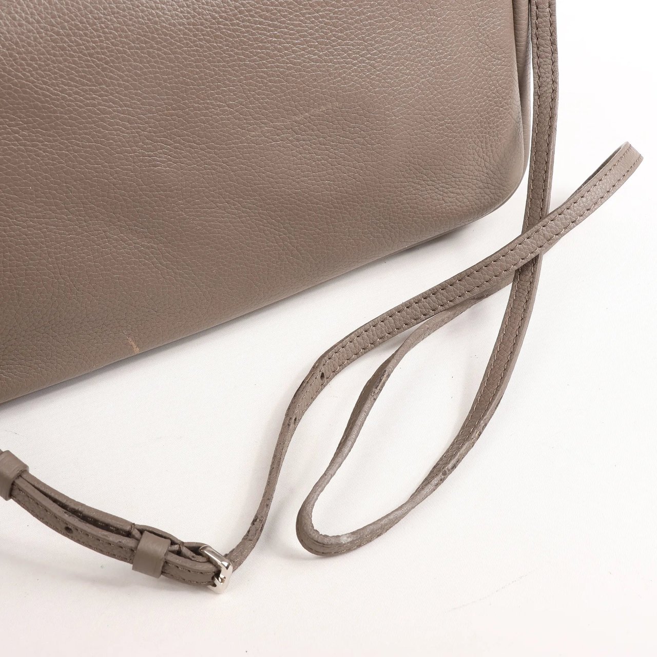 Louis Vuitton Louis Vuitton Essentiel Taurillon Clemence Crossbody Bag in Gray M94446 Grijs