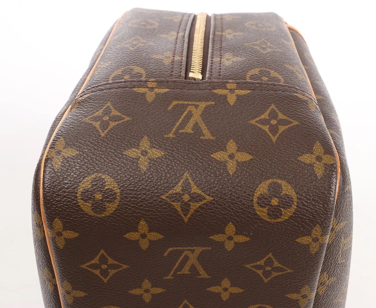 Louis Vuitton Louis Vuitton Deauville Monogram Canvas Handbag in Brown M47270 Bruin