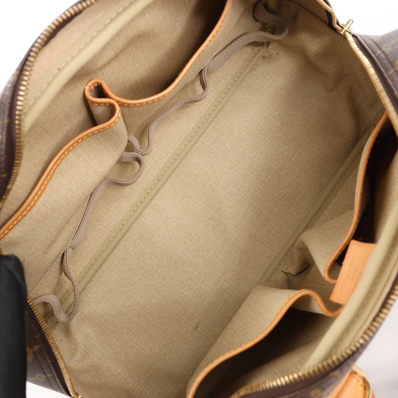 Louis Vuitton Louis Vuitton Deauville Monogram Canvas Handbag in Brown M47270 Bruin