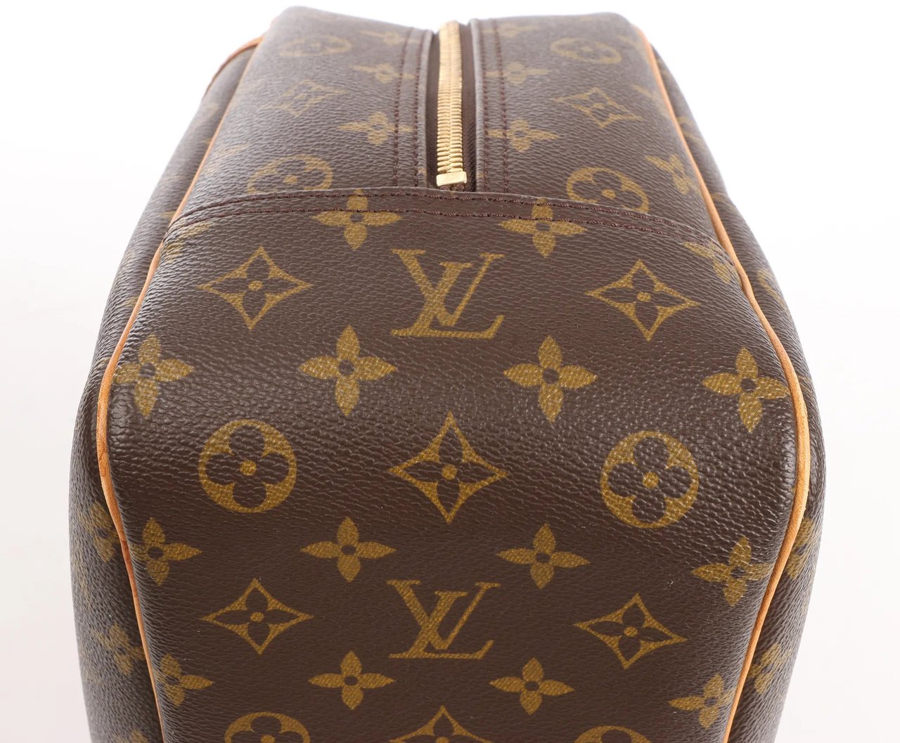 Louis Vuitton Louis Vuitton Deauville Monogram Canvas Handbag in Brown M47270 Bruin