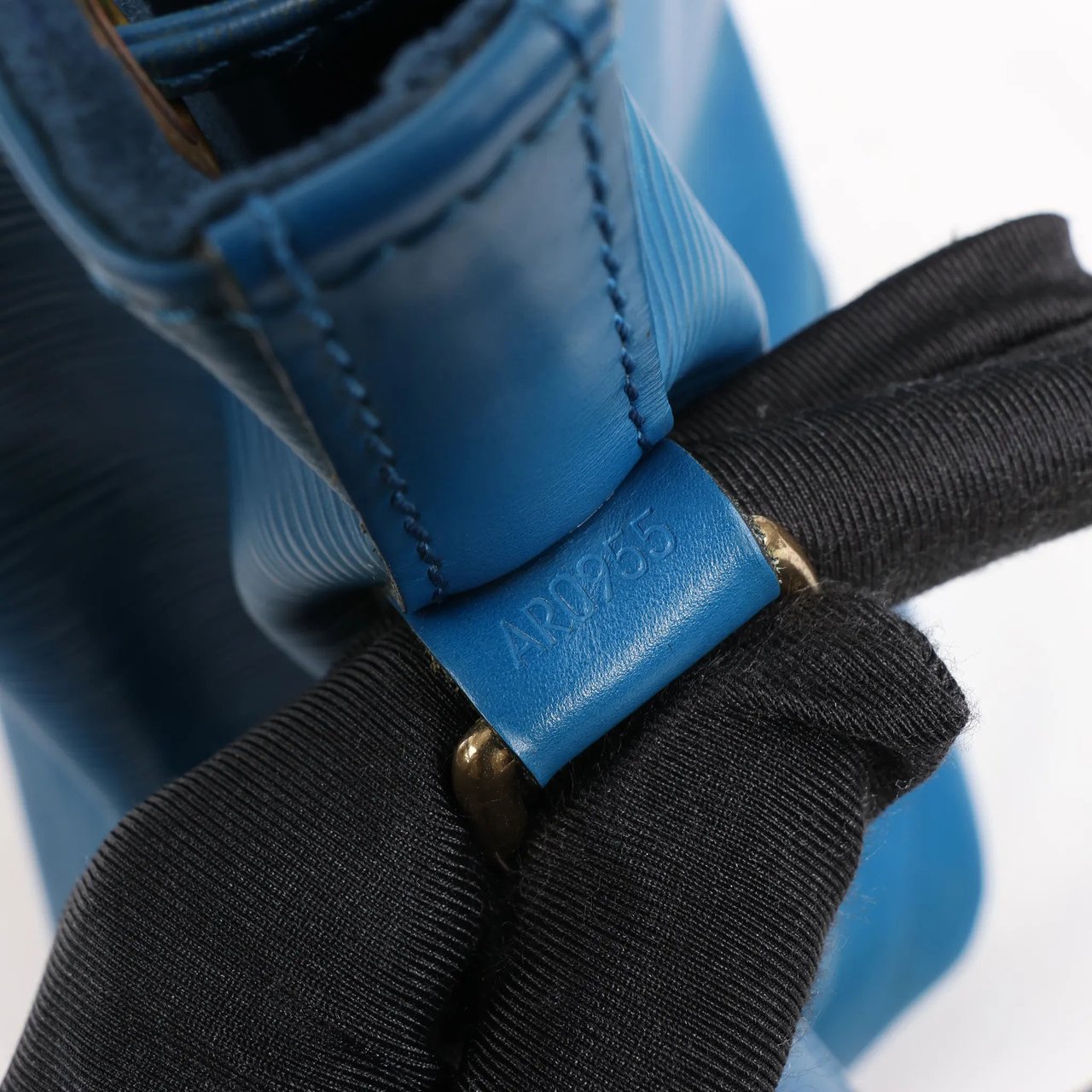 Louis Vuitton Louis Vuitton Noe Epi Leather Shoulder Bag in Blue Blauw