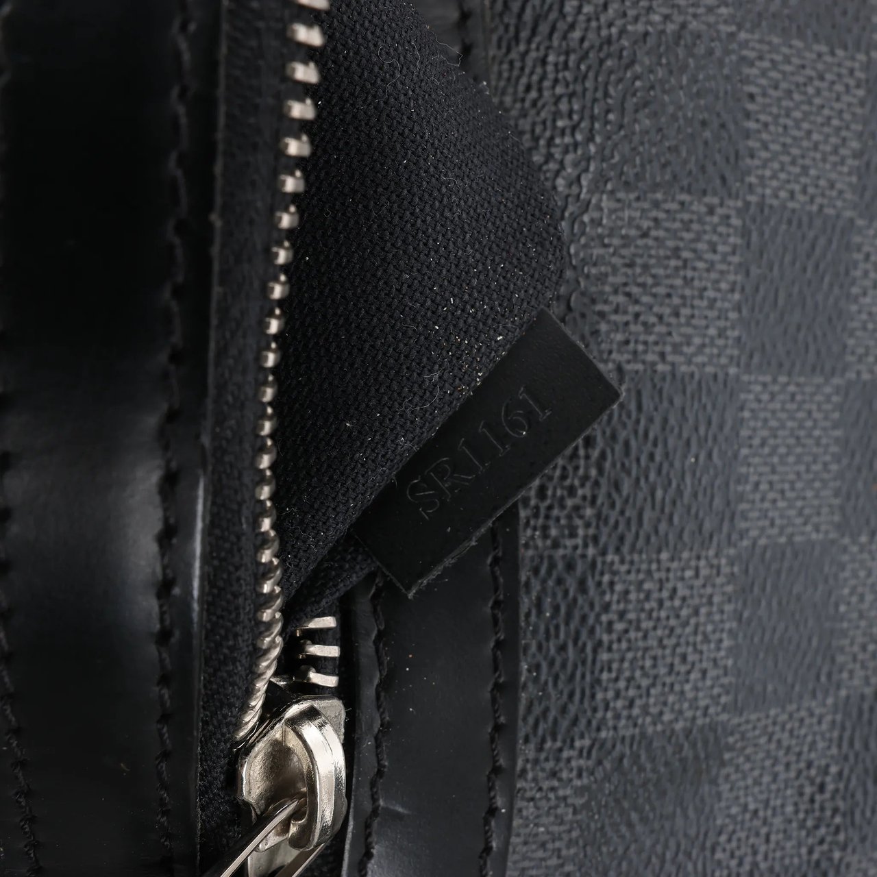 Louis Vuitton Louis Vuitton Damier Graphite Mick MM Shoulder Bag N41106 Zwart