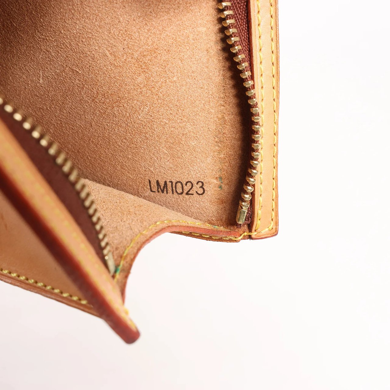 Louis Vuitton Louis Vuitton Ambre MM Vinyl Cabas Monogram Shoulder Bag in Brown M92501 Bruin