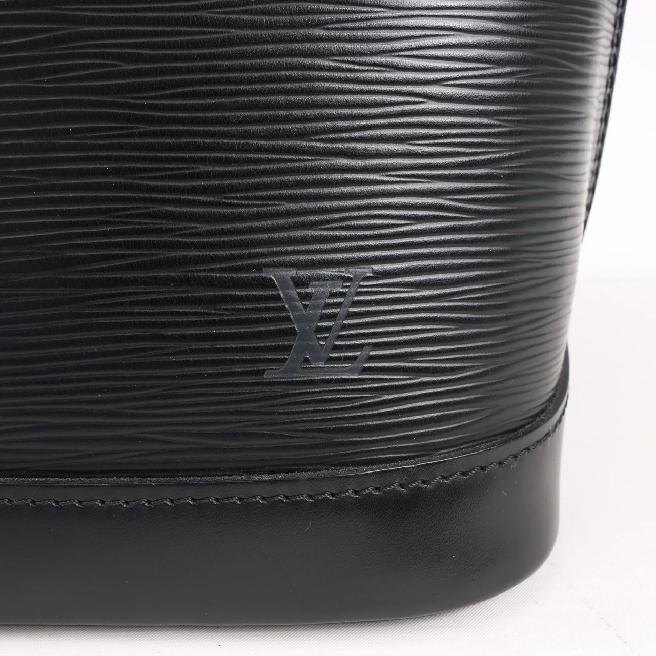 Louis Vuitton Louis Vuitton Epi Leather Alma PM Handbag in Black M52142 Zwart