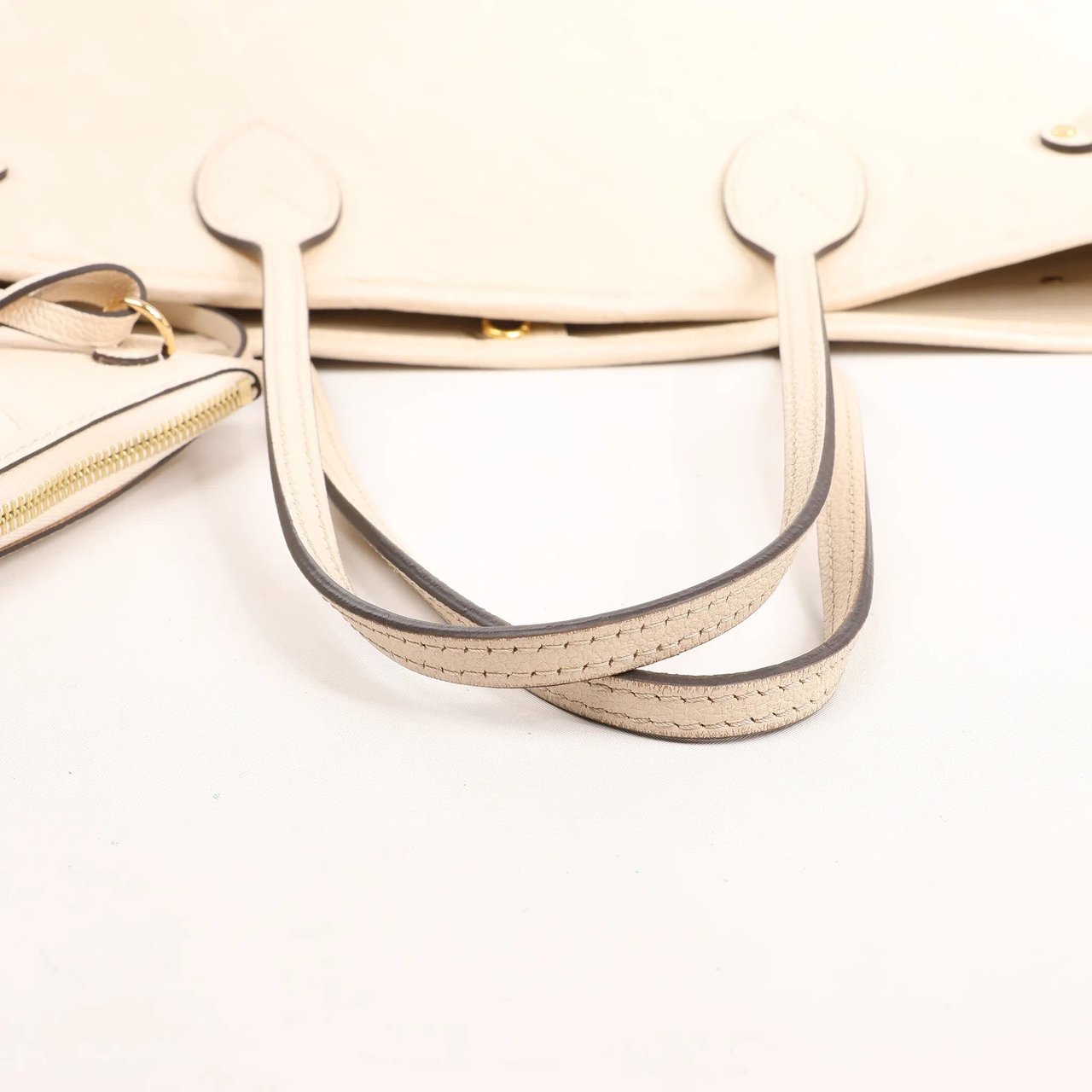 Louis Vuitton Louis Vuitton Neverfull MM Monogram Empreinte Shoulder Bag in White M46676 Divers