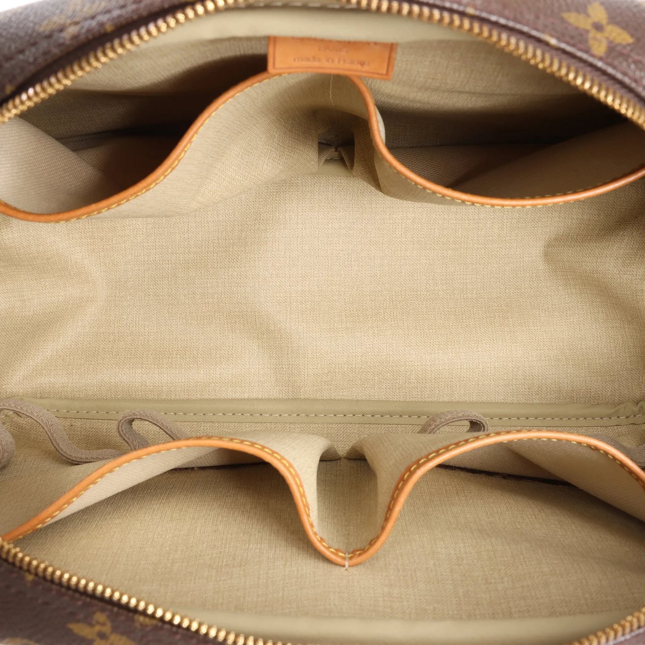 Louis Vuitton Louis Vuitton Deauville Monogram Canvas Handbag in Brown M47270 Bruin