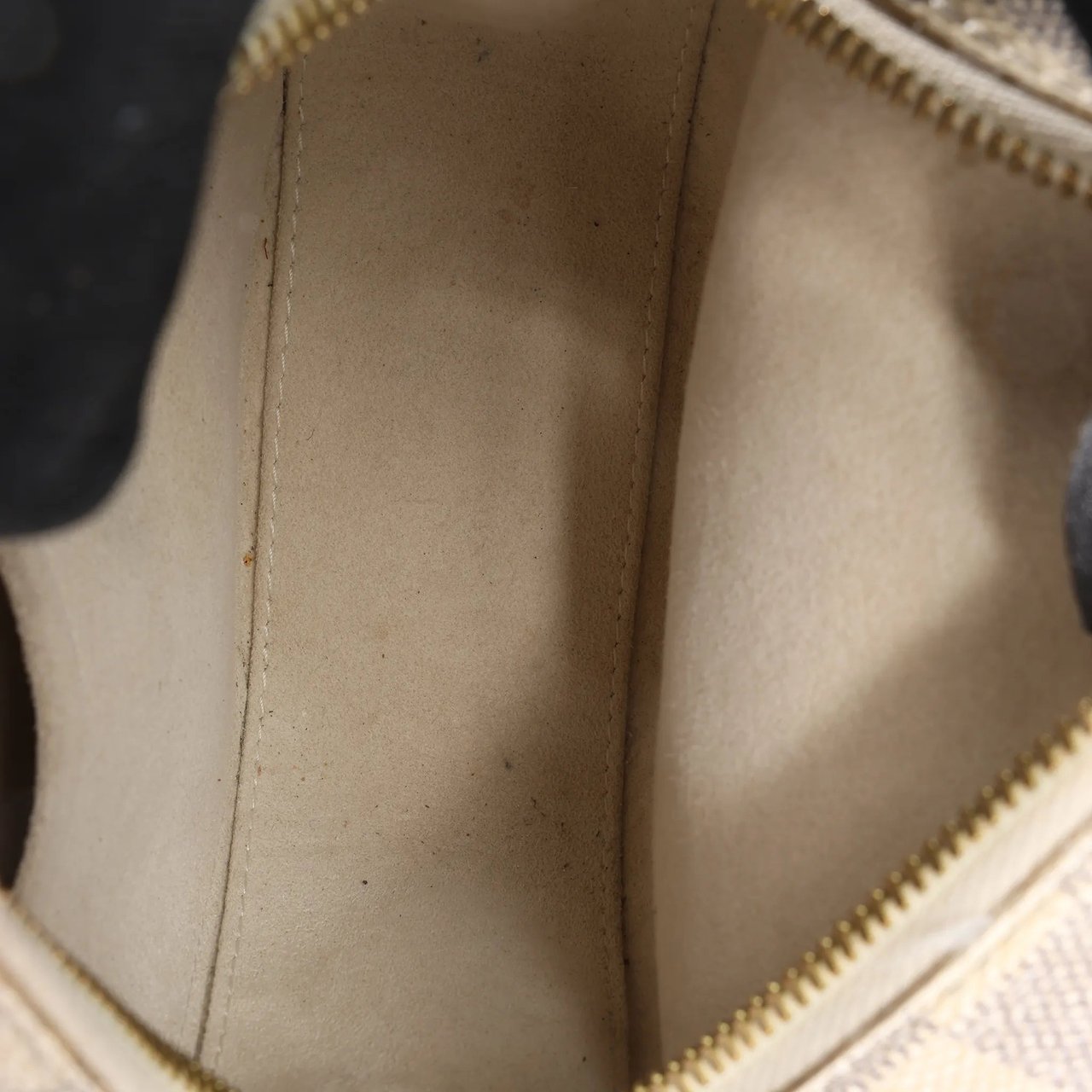 Louis Vuitton Louis Vuitton Boite Chapeau Souple Damier Azur Crossbody Bag in Beige N40333 Divers