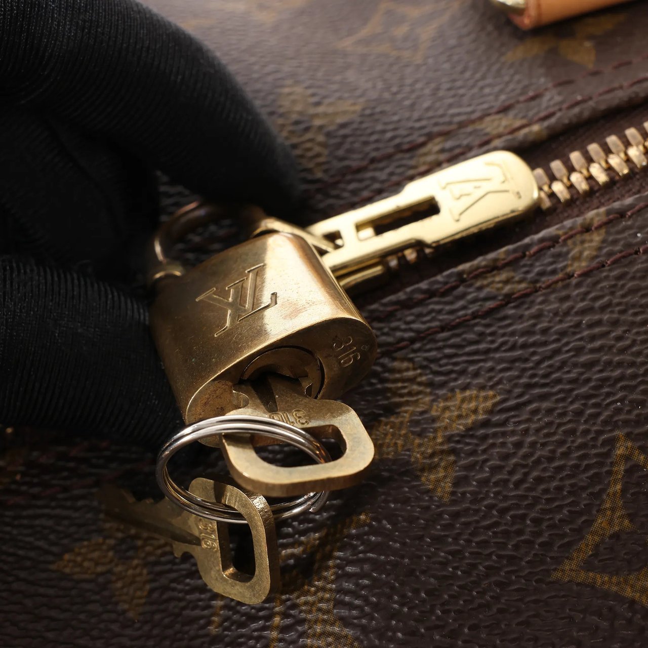 Louis Vuitton Louis Vuitton Keepall 55 Monogram Canvas Travel Bag in Brown M41424 Bruin