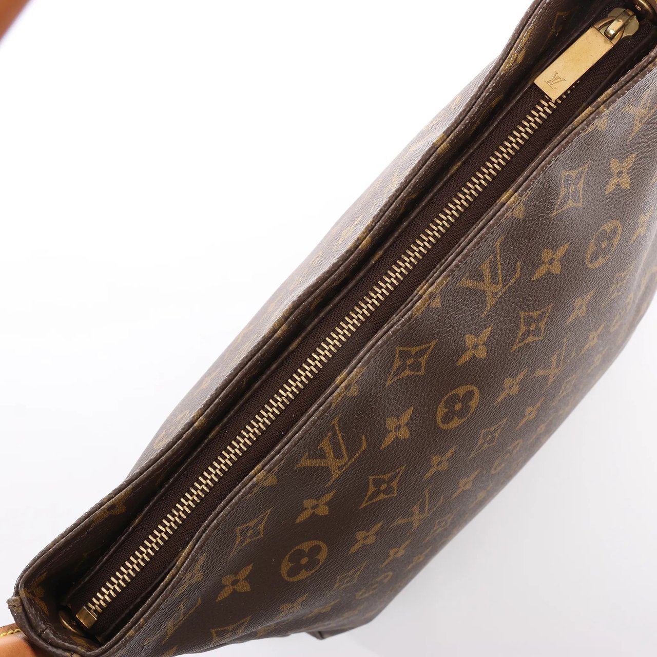 Louis Vuitton Louis Vuitton Looping GM Monogram Canvas Shoulder Bag in Brown M51145 Bruin