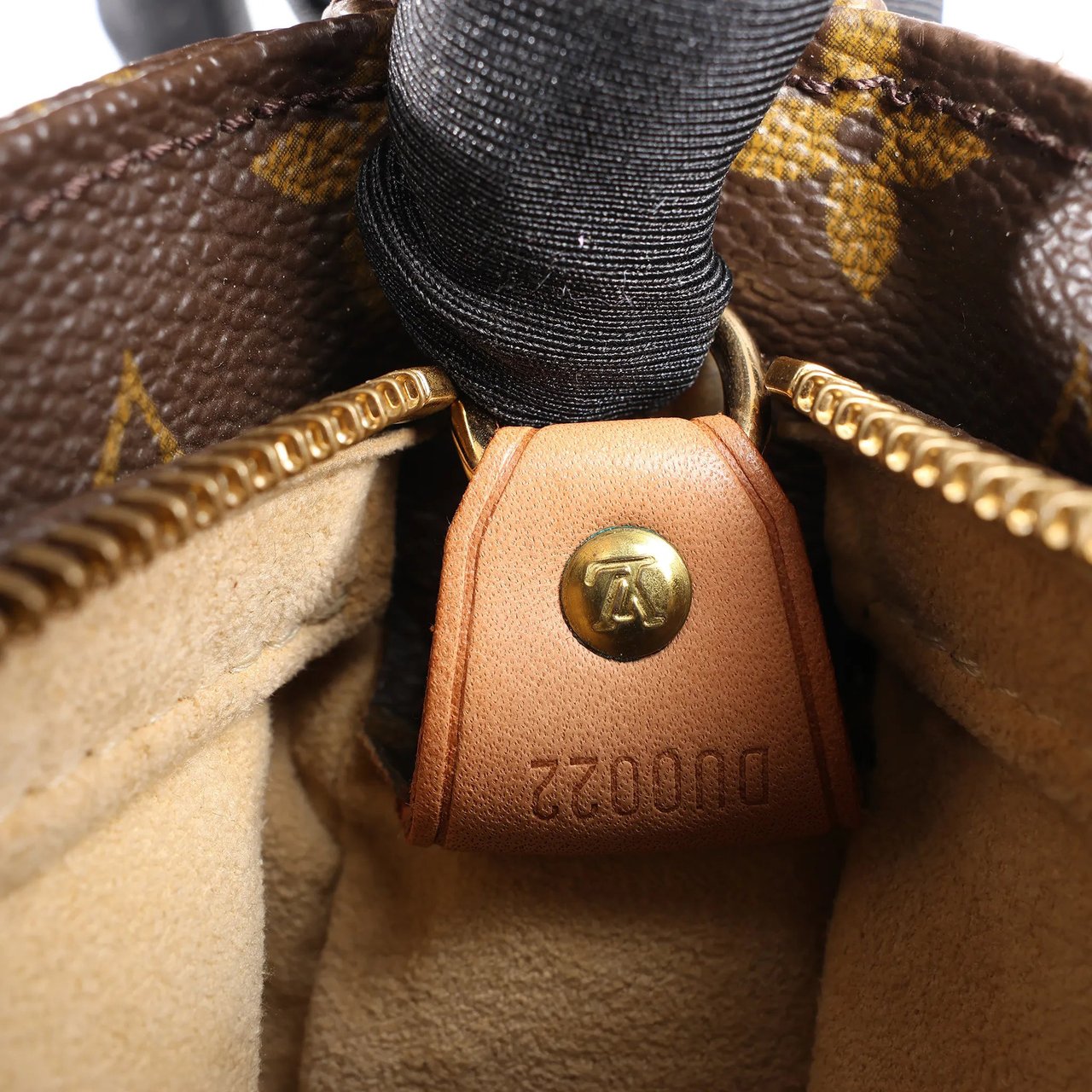 Louis Vuitton Louis Vuitton Looping GM Monogram Canvas Shoulder Bag in Brown M51145 Bruin