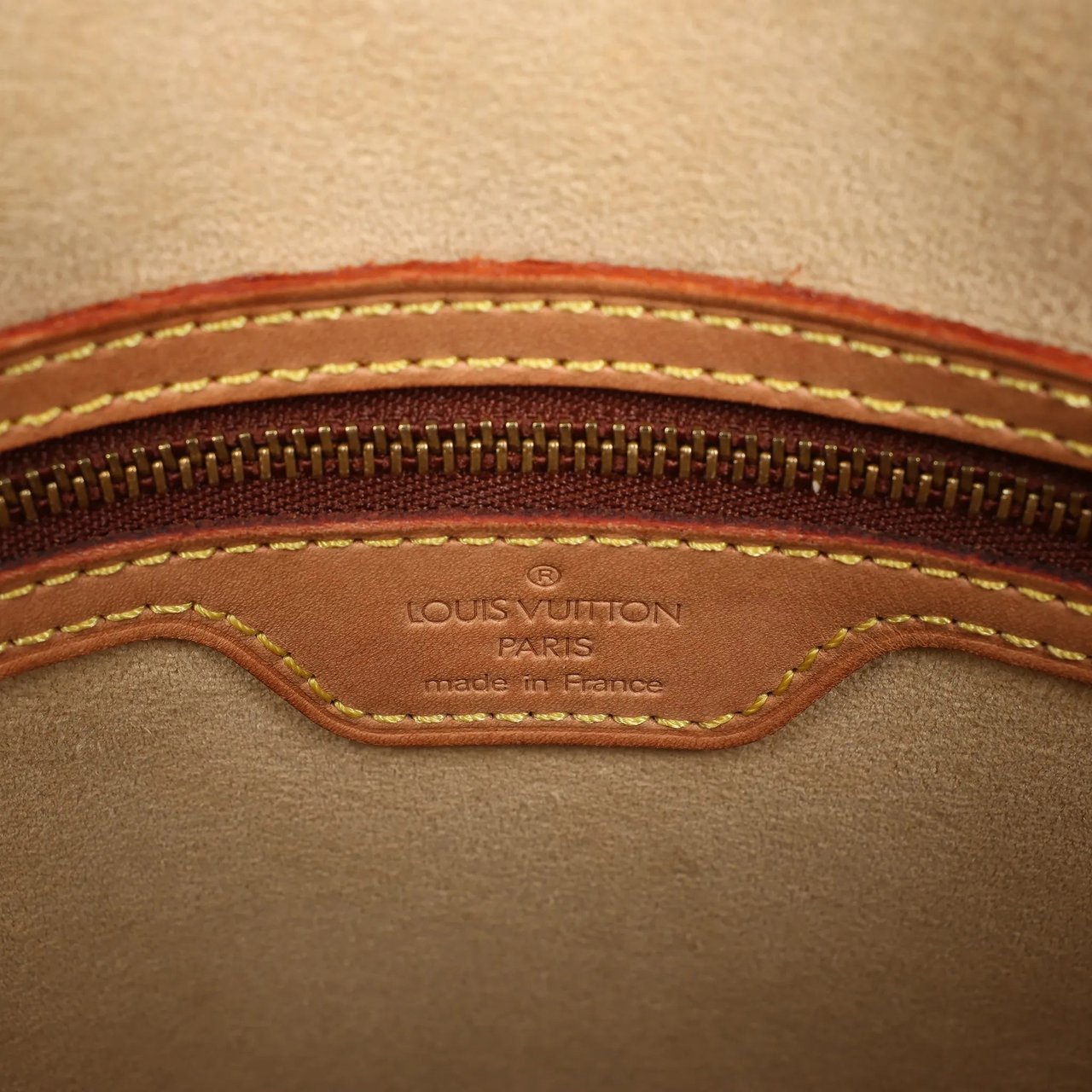 Louis Vuitton Louis Vuitton Looping GM Monogram Canvas Shoulder Bag in Brown M51145 Bruin