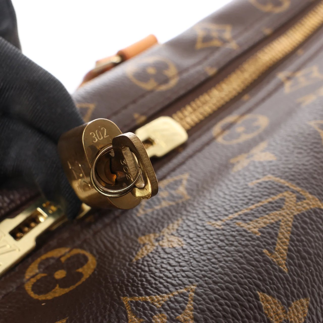 Louis Vuitton Louis Vuitton Sirius 50 Monogram Canvas Travel Bag in Brown M41406 Bruin