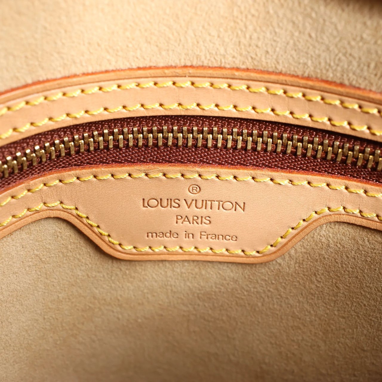 Louis Vuitton Louis Vuitton Looping MM Monogram Canvas Shoulder Bag in Brown M51146 Bruin