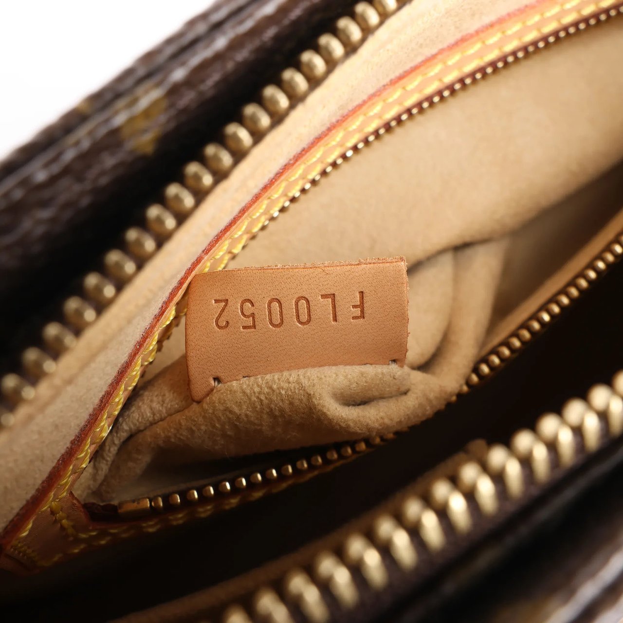 Louis Vuitton Louis Vuitton Looping MM Monogram Canvas Shoulder Bag in Brown M51146 Bruin