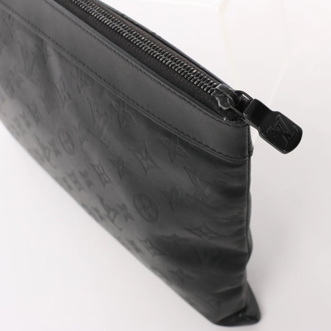 Louis Vuitton Louis Vuitton Pochette Discovery Monogram Shadow Clutch in Black M62903 Zwart