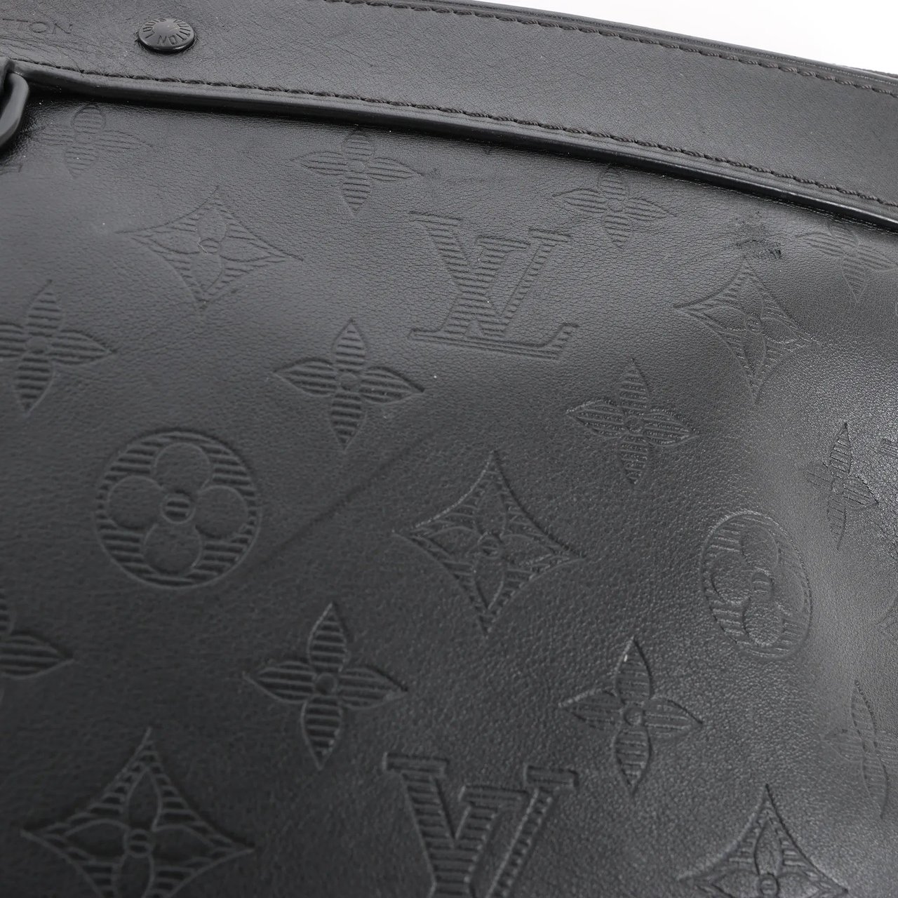 Louis Vuitton Louis Vuitton Pochette Discovery Monogram Shadow Clutch in Black M62903 Zwart