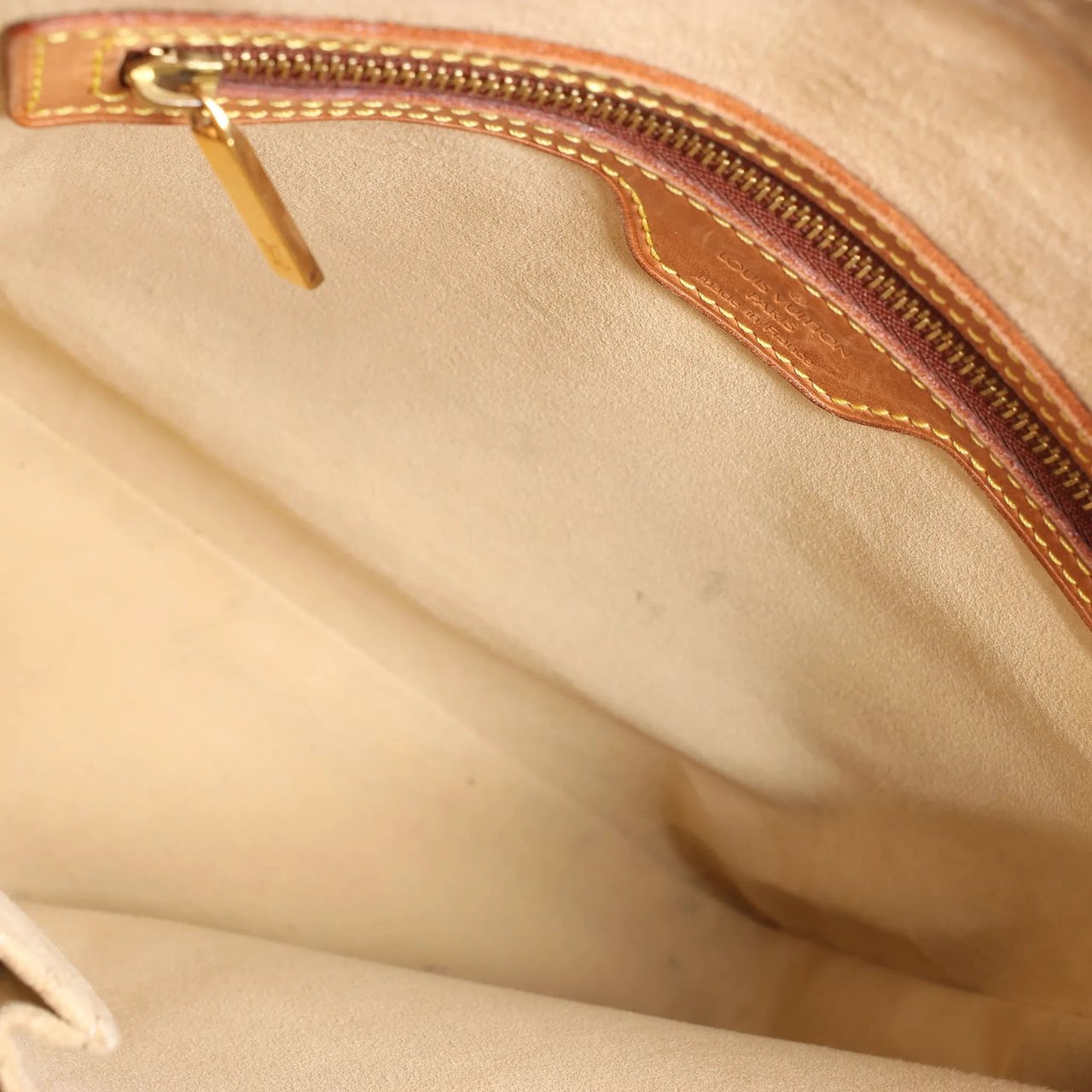 Louis Vuitton Louis Vuitton Looping GM Monogram Canvas Shoulder Bag in Brown M51145 Bruin