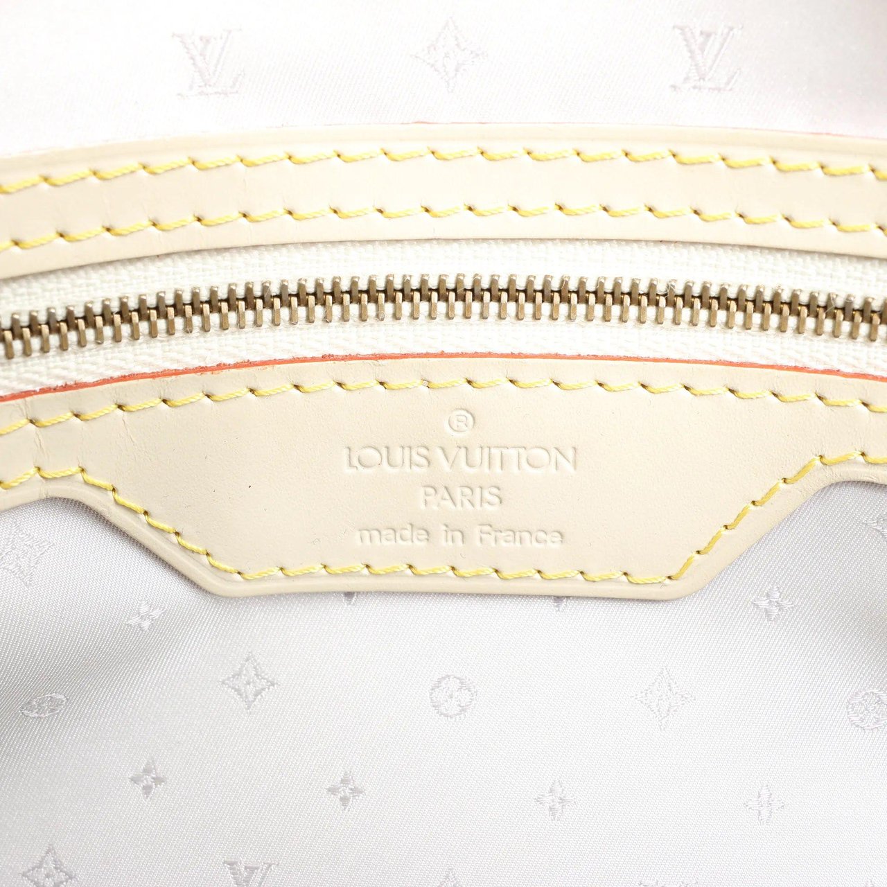 Louis Vuitton Louis Vuitton Lockit PM Suhali Handbag in White M91887 Divers