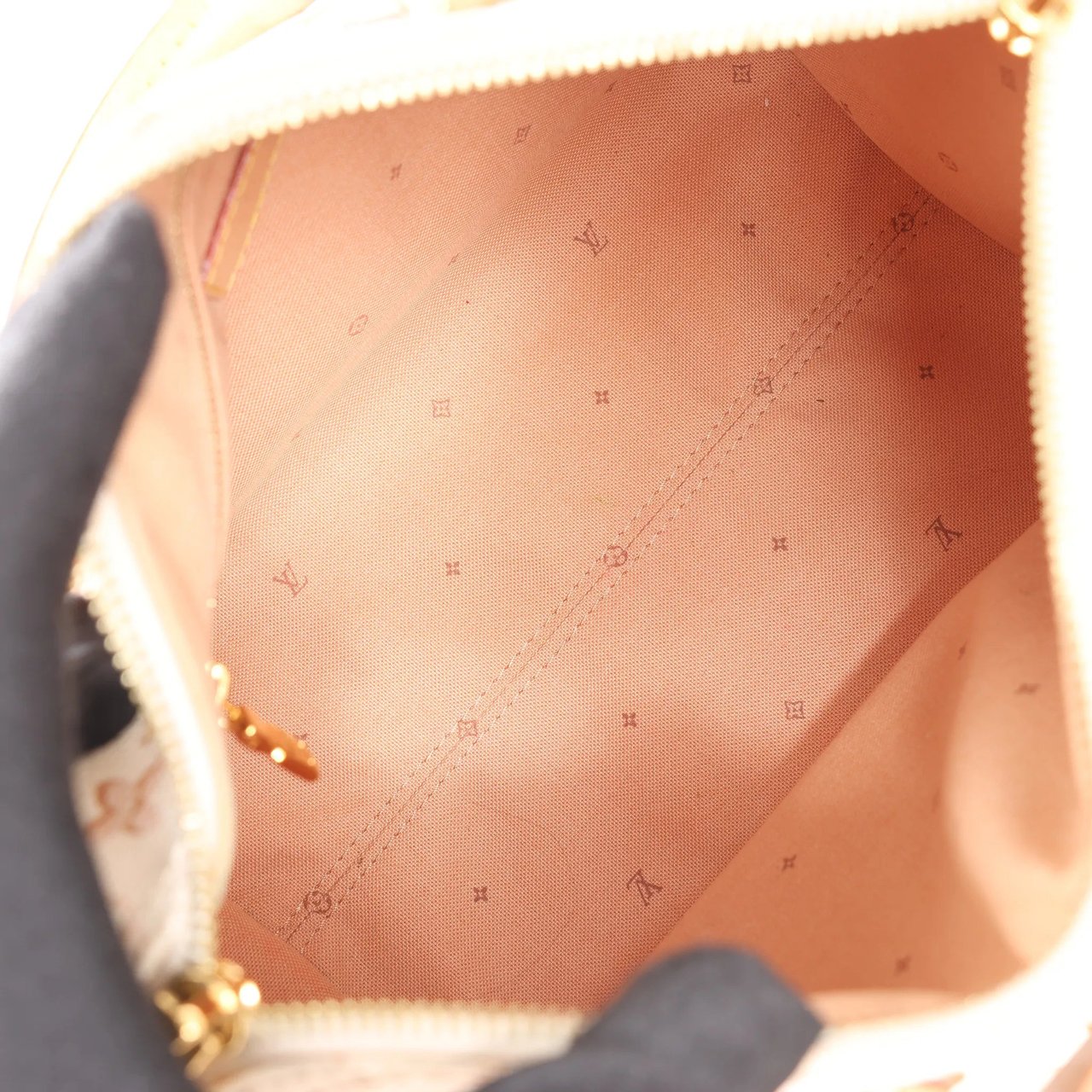 Louis Vuitton Louis Vuitton Speedy Bandouliere 25 Monogram Canvas Handbag in Beige M20919 Beige