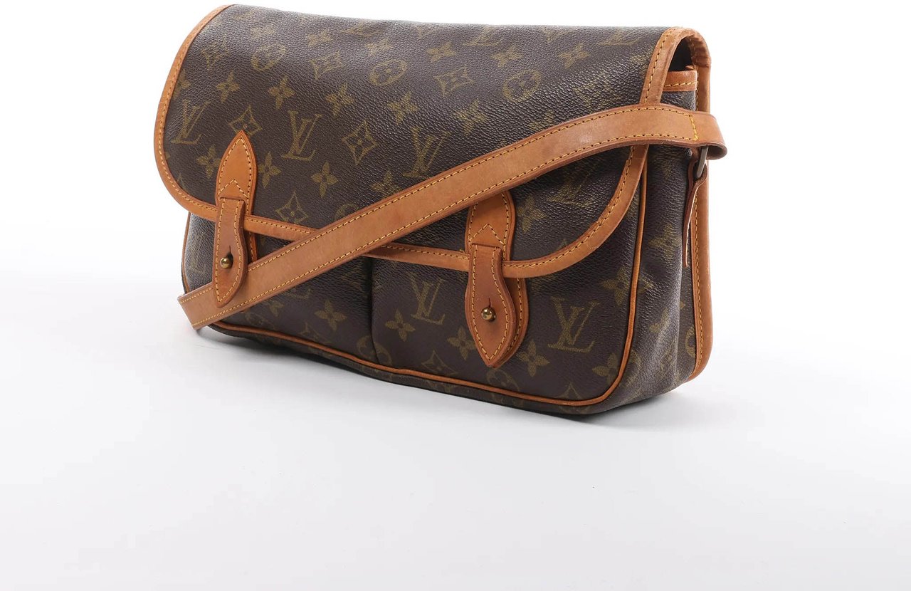 Louis Vuitton Louis Vuitton Gibecière MM Monogram Canvas Crossbody Bag in Brown M42247 Bruin
