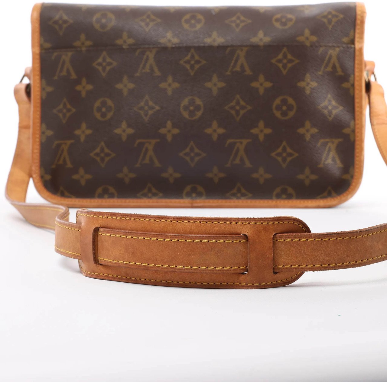 Louis Vuitton Louis Vuitton Gibecière MM Monogram Canvas Crossbody Bag in Brown M42247 Bruin