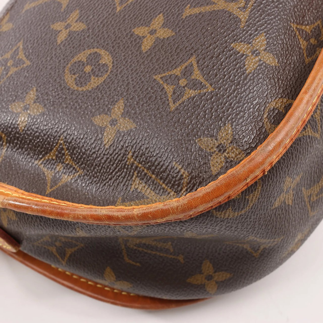 Louis Vuitton Louis Vuitton Monogram Canvas Menilmontant PM Crossbody Bag M40474 Bruin