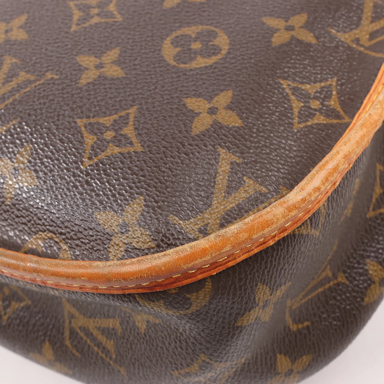 Louis Vuitton Louis Vuitton Monogram Canvas Menilmontant PM Crossbody Bag M40474 Bruin