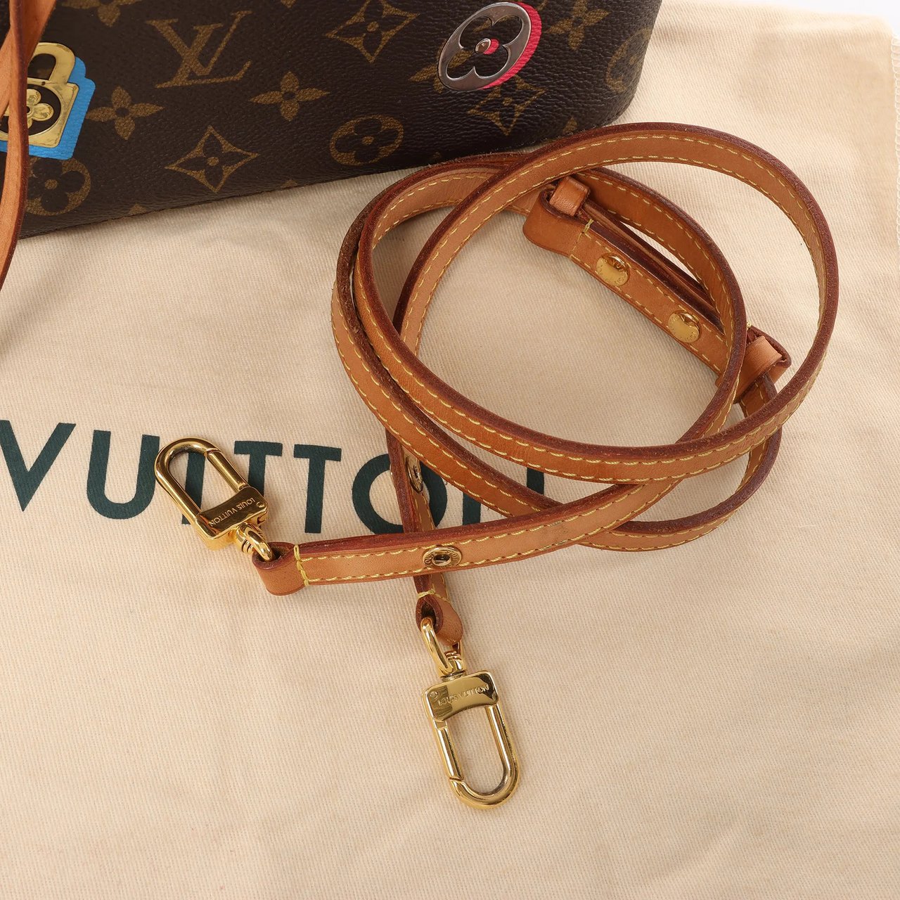 Louis Vuitton Louis Vuitton Neonoe Monogram LOVE LOCK Shoulder Bag in Brown M44369 Bruin