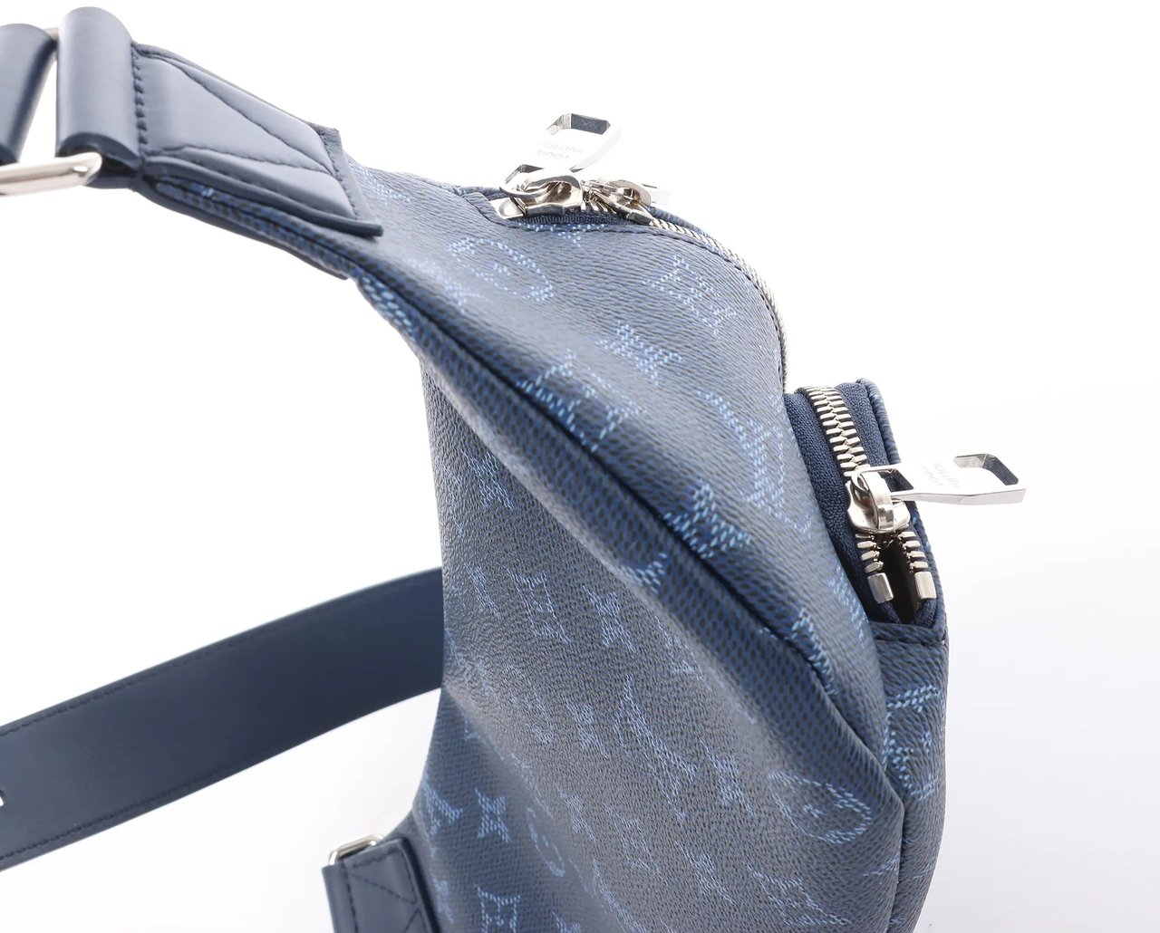 Louis Vuitton Rush Monogram Heritage Belt Bag in Blue M26821 Blauw
