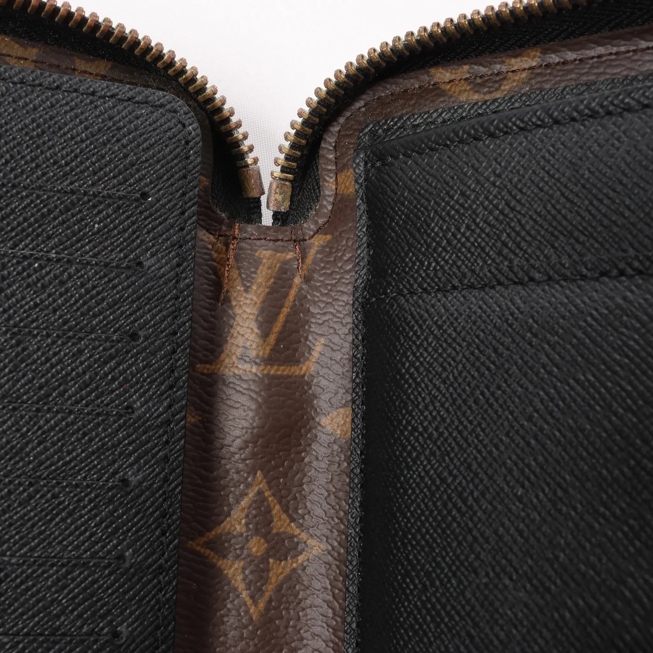 Louis Vuitton Macassar Daily Organizer Monogram Wallet Brown x Black M60679 Bruin
