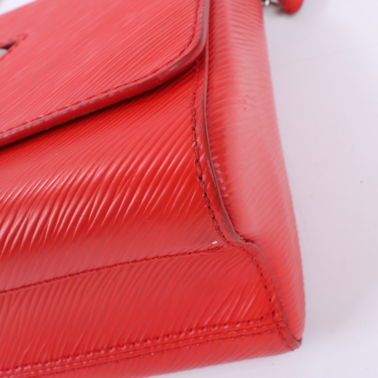 Louis Vuitton Epi Leather Twist Shoulder Bag MM in Red M50523 Rood