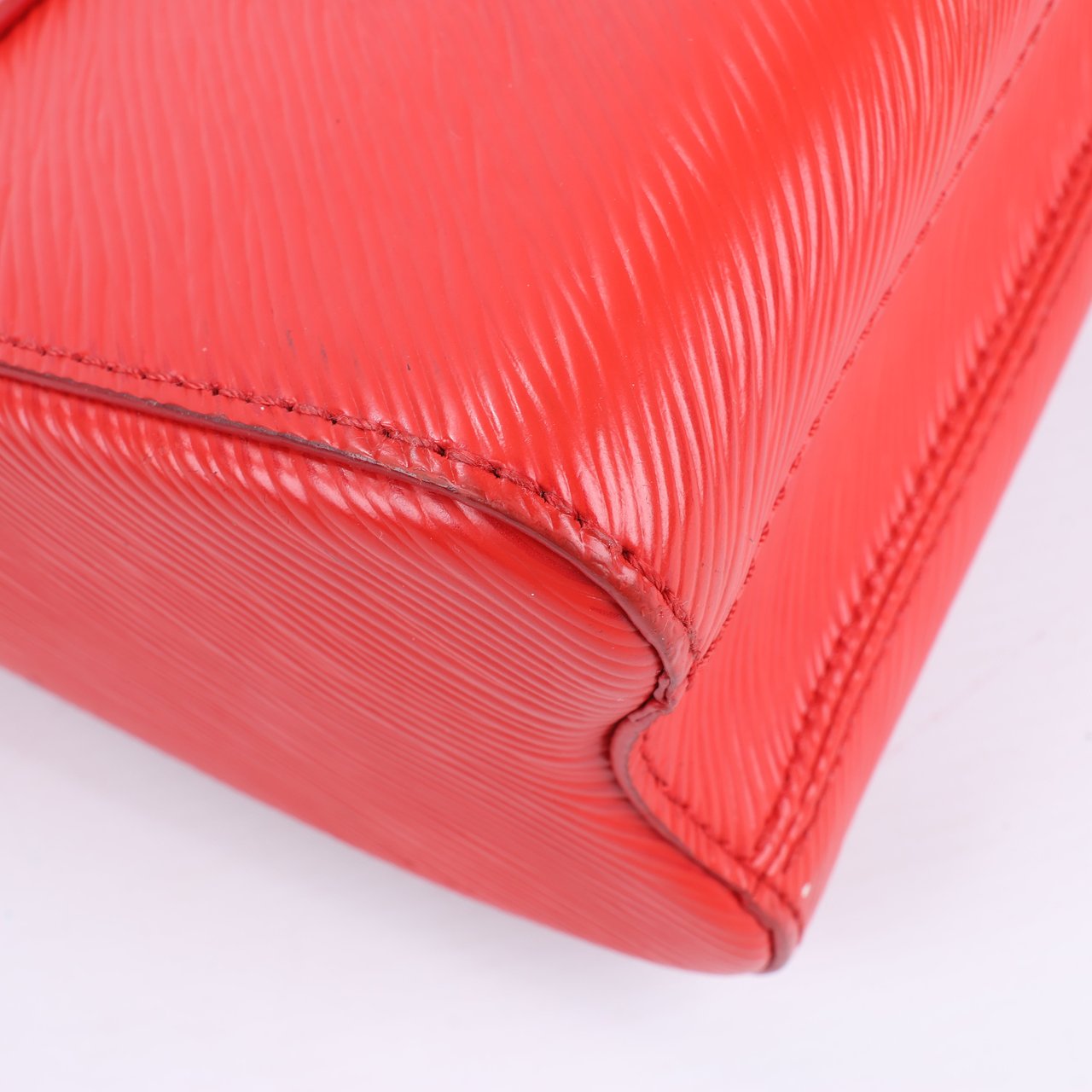 Louis Vuitton Epi Leather Twist Shoulder Bag MM in Red M50523 Rood
