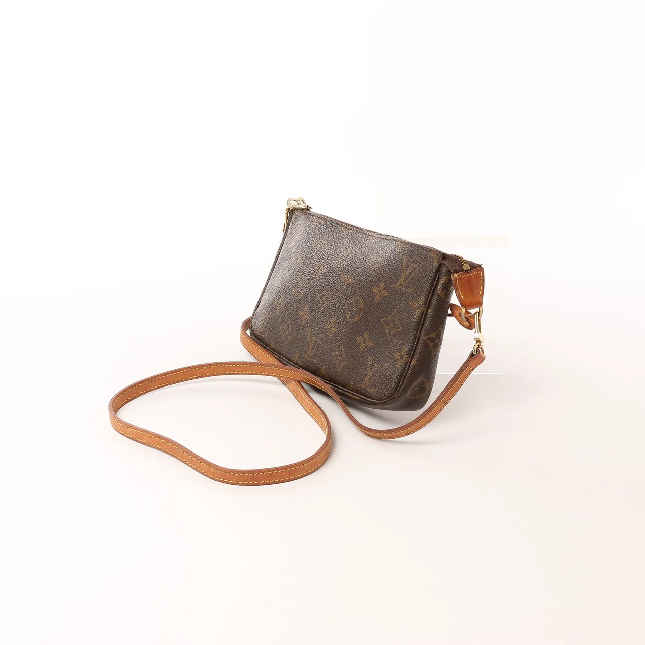 Louis Vuitton Louis Vuitton Pochette Accessoir Monogram Canvas Crossbody Bag in Brown M51980 Bruin