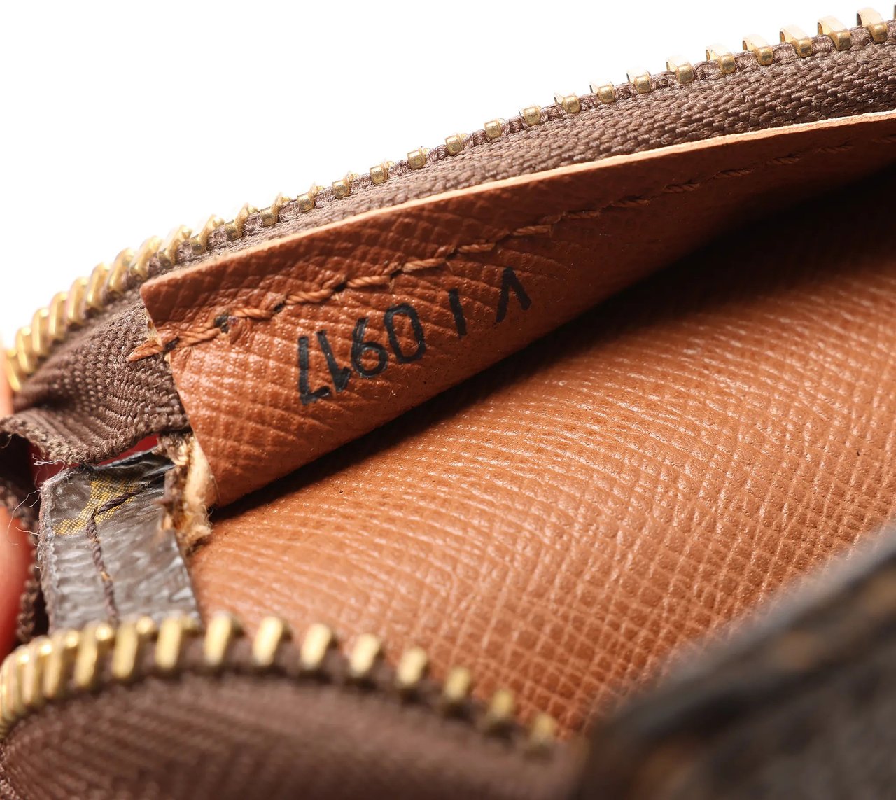 Louis Vuitton Babylone Classic Monogram Canvas Shoulder Bag in Brown M51102 Bruin