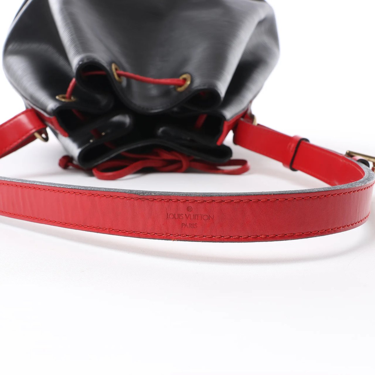 Louis Vuitton Noe Epi Leather Shoulder Bag in Black x Castilian Red M44017 Divers